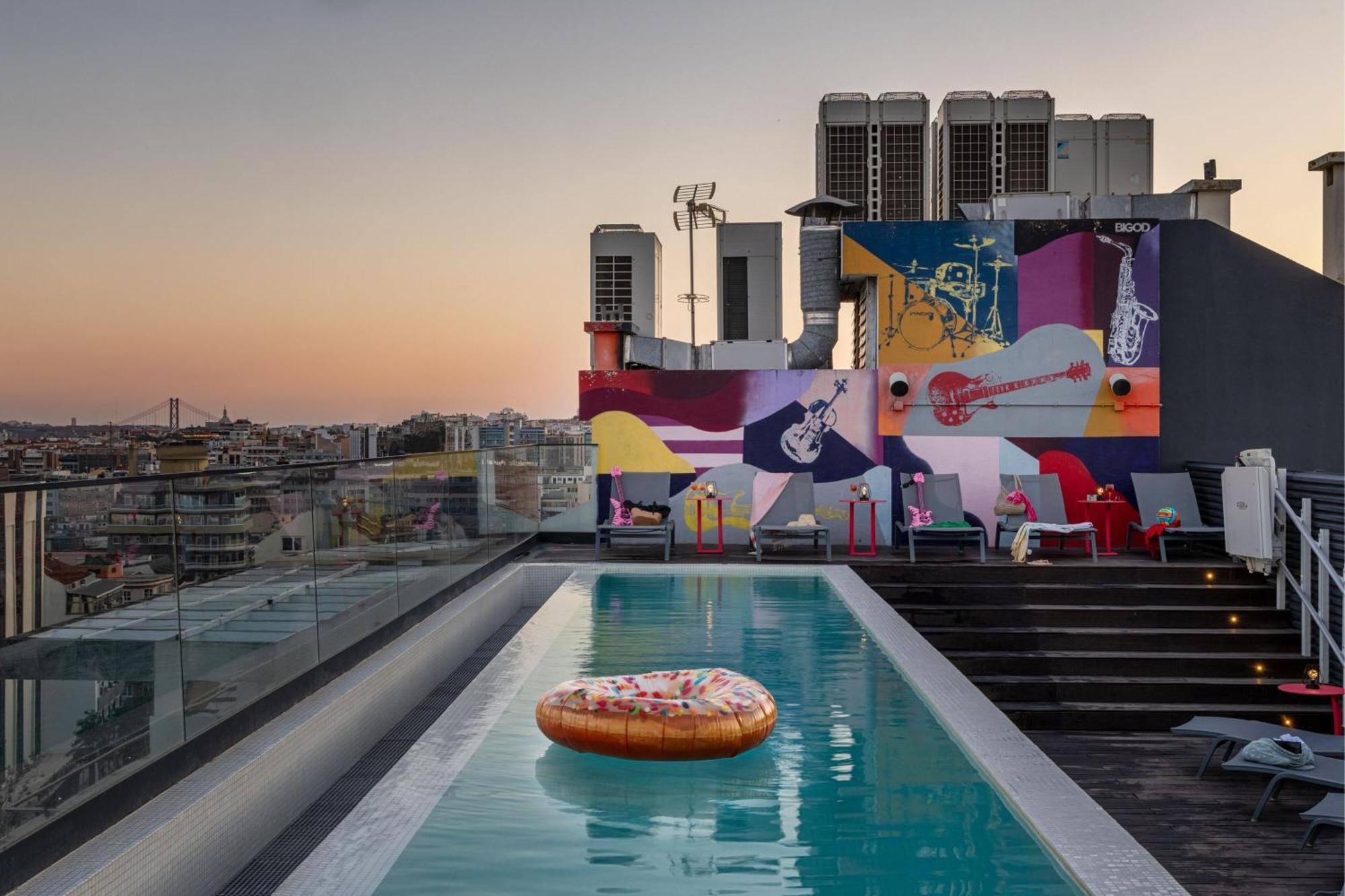 Moxy Lisbon City Hotel Exterior photo